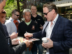 Former NHL star Jeremy Roenick signs autographs at BTIG's 12th annual Commissions for Charity Day in New York City on May 13, 2014. (Noam Galai/Getty Images for Project Sunshine/AFP)