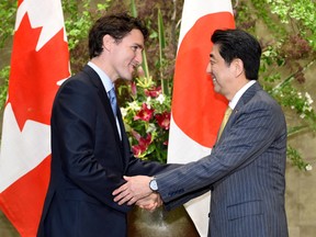 Prime Minister Justin Trudeau (L) is welcomed by his Japanese counterpart Shinzo Abe upon his arrival at Abe's official residence in Tokyo, Japan, May 24, 2016. REUTERS/Toru Yamanaka/Pool