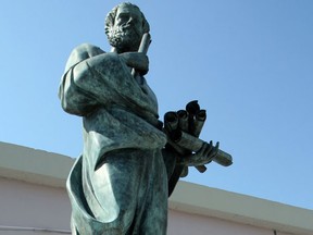 A statue of Greek ancient philosopher Aristotle is seen in Thessaloniki, Greece on March 21, 2012. A well-known Greek archaeologist says a destroyed structure he discovered may have been the tomb of the ancient philosopher and teacher of Alexander the Great. AFP PHOTO/SAKIS MITROLIDIS