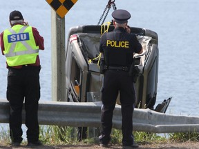 The vehicle involved in an SIU investigation is towed from Lake Ontario in Amherstview, Ont. on Saturday May 28, 2016. Steph Crosier/Kingston Whig-Standard/Postmedia Network