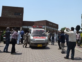Pakistani news media gather around an ambulance carrying the body of a young woman who was tortured and set alight, outside a hospital in Islamabad on June 1, 2016.
A young Pakistani woman died June 1 after she was tortured and set alight in the country's conservative northeast for refusing a marriage proposal from the son of a former colleague, relatives and police said. / AFP PHOTO / AAMIR QURESHI