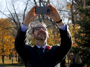 Gerald Butts, senior adviser to Prime Minister Justin Trudeau, hasn?t been shy about being in the social media limelight. Although the two men have a long relationship, Butts? public role could bring political risk, says Michael Warren. (Chris Wattie/Reuters)