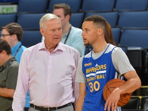 NBA legend Jerry West (left) chats with Stephen Curry yesterday. West turned pro the same year Muhammad Ali did and says the boxer had a God-like presence around him. (afp)