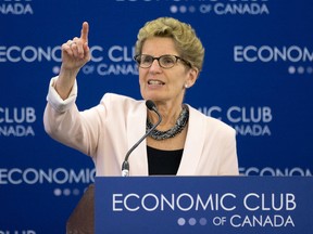 Ontario Premier Kathleen Wynne delivers a noon time speech at a luncheon hosted by the Economic Club of Canada at the Fairmont Chateau Laurier. (WAYNE CUDDINGTON)
