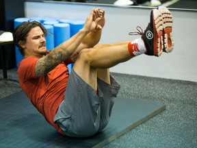 Erik Karlsson works out at the Ottawa Athletic Centre. (Wayne Cuddington, Postmedia Network)
