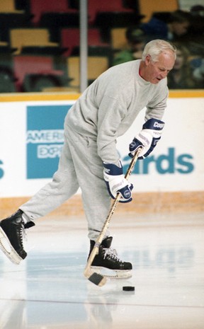 When 69-year-old Gordie Howe suited up and gave fans a last show