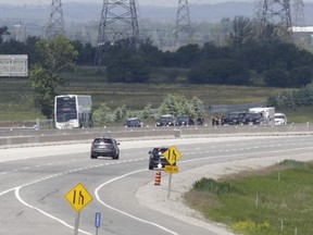 A GO bus stopped on Hwy. 407 after an alleged bomb threat (Ernest Doroszuk/Toronto Sun)