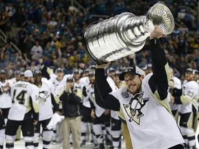 Pittsburgh Penguins center Sidney Crosby raises the Stanley Cup after Game 6 of the NHL hockey Stanley Cup Finals against the San Jose Sharks Sunday, June 12, 2016, in San Jose, Calif.  (AP Photo/Marcio Jose Sanchez)