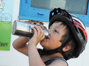 HAROLD CARMICHAEL/SUDBURY STAR
Bentley Sarazin, 5, drinks from a water bottle Friday at the new fountain outside the Carmichael Arena on Bancroft Drive.