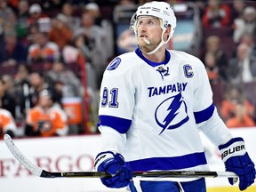 Tampa Bay Lightning centre Steven Stamkos looks up at the scoreboard during a game against the Philadelphia Flyers at Wells Fargo Center in Philadelphia on March 7, 2016. (Eric Hartline/USA TODAY Sports)