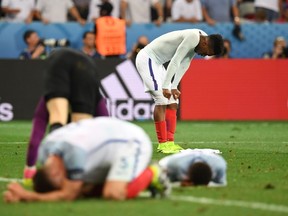 England's Daniel Sturridge and Gary Cahill react after losing 1-2 to Iceland in the Euro 2016 Round of 16 at the Allianz Riviera stadium in Nice on June 27, 2016. (AFP PHOTO / PAUL ELLIS)