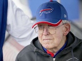 Former NFL head coach Buddy Ryan watches the Buffalo Bills and the Indianapolis Colts warm up before the game at Ralph Wilson Stadium in Orchard Park, N.Y., on Sept. 13, 2015. (Brett Carlsen/Getty Images/AFP)