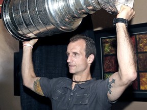 Then-Chicago Blackhawks assistant coach Jamie Kompon with the Stanley Cup in 2013.