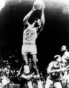 NBA great Nate Thurmond, Hall of Fame center, dies at 74