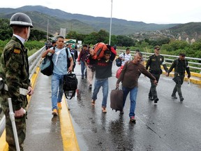 Venezuelans cross the Simon Bolivar bridge linking San Antonio del Tachira, in Venezuela with Cucuta, Colombia in order to buy supplies, on July 16, 2016. AFP PHOTO / GEORGE CASTELLANOSGEORGE CASTELLANOS