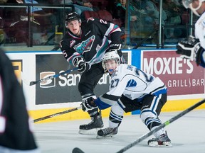 Jared Dmytriw of Victoria Royals checks Cal Foote of Kelowna Rockets on Oct. 9, 2015 at Prospera Place in Kelowna, B.C. (Marissa Baecker/Getty Images/AFP)