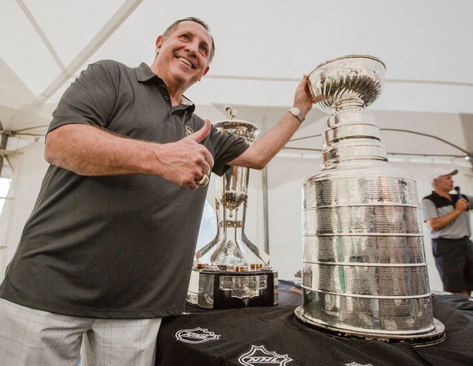 Penguins' Letang brings Stanley Cup to visit kids in Montreal