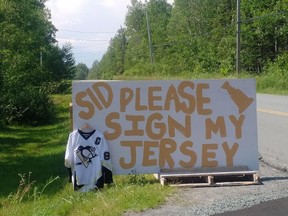 Last month, Darryl Pottie planted a sheet of plywood outside of the family home in Enfield, N.S., and wrote, "Sid please sign my jersey," in gold painted letters and and hung up a jersey with the Pittsburgh Penguin captain's number, 87. (THE CANADIAN PRESS/HO)