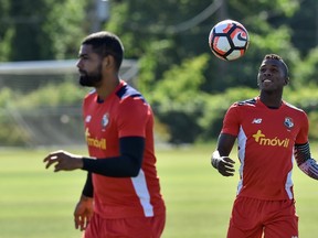 Panama's Armando Cooper (R) and Gabriel Gomez take part in a training session in Chester, Pennsylvania, on June 12, 2016, two days before Panama's Copa America Group D first round match against Chile. (AFP PHOTO/NICHOLAS KAMM)