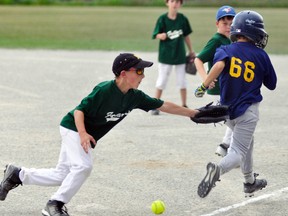 Jaxen Hartwig (left) of the Fullarton Mite boys reaches to tag this Seaforth runner on his way to first, but the ball slipped out of his glove, during opening night action from the Tri-County South division championship tournament last Friday, Aug. 13. Fullarton lost 4-3 to Seaforth but rebounded to win the ‘B’ title. ANDY BADER MITCHELL ADVOCATE