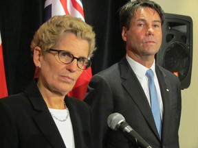 Premier Kathleen Wynne and Health Minister Eric Hoskins. (Antonella Artuso/Toronto Sun)