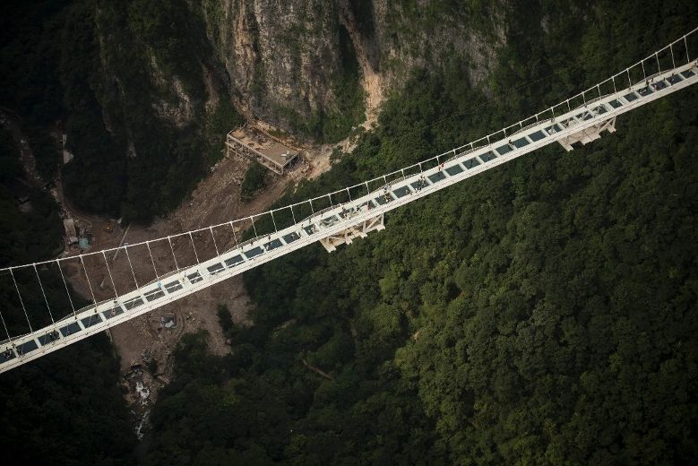 World's Highest And Longest Glass Bridge Opens In China | Edmonton Sun