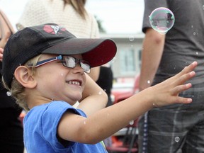 Cameron Parsons, 5, plays with bubbles at the New Sudbury Days festival in 2016. Ben Leeson/The Sudbury Star/Postmedia Network