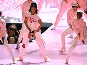 Rihanna performs during the 2016 MTV Video Music Award at the Madison Square Garden in New York on August 28, 2016. / AFP PHOTO / Jewel SAMADJEWEL SAMAD/AFP/Getty Images