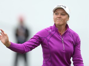 Brooke Henderson waves to the crowd after finishing her final round at the LPGA Canadian Open in Priddis, Alta., on Sunday, Aug. 28, 2016. (Leah Hennel/Postmedia Network)