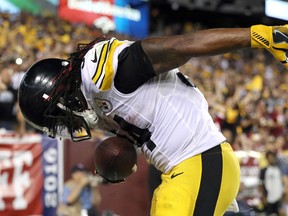 Running back DeAngelo Williams of the Pittsburgh Steelers celebrates after scoring a touchdown against the Washington Redskins at FedExField on September 12, 2016 in Landover, Maryland. (Patrick Smith/Getty Images)