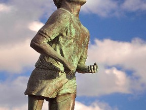 The statue of Marathon of Hope runner Terry Fox in Thunder Bay, Ont. (Getty Images)