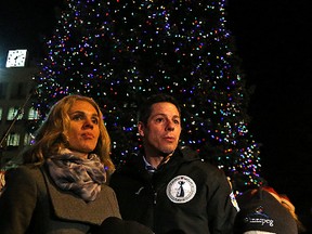 Mayor Brian Bowman, his wife Tracy and children Hayden and Austin look on after last year's Christmas tree was lit. (Kevin King/Winnipeg Sun file photo)