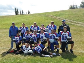 The 2016 Pincher Creek Bantam Mustangs, along with coaches Stan Walker (left) and Travis Liscombe (right) post after an exhibition home game against the Lethbridge Coyotes on Sept. 10. | Contributed photo