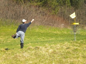 A man playing frisbee golf at a course near Hamilton, Ont. (Justine Alkema/file photo)