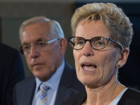 Ontario Infrastructure Minister Bob Chiarelli looks on as Ontario Premier Kathleen Wynne speaks in Ottawa on Sept. 16, 2016. (Adrian Wyld/ The Canadian Press)