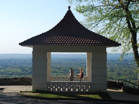 A couple pauses at a scenic lookout in Hot Springs National Park. (WAYNE NEWTON, Special to Postmedia News)