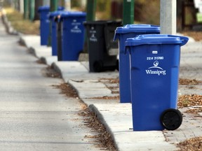 The city has received bids on a new garbage contract. (BRIAN DONOGH/WINNIPEG SUN FILE PHOTO)