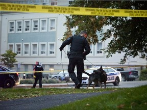 Ottawa Police Guns and Gangs detectives, uniform officers and Canine were on Ohio Street near the Billings Bridge area of Ottawa after a shooting took place Sunday October 2, 2016. Photos by Ashley Fraser ASHLEY FRASER / POSTMEDIA