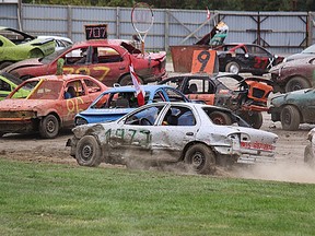 It was a chaotic scene as more than 130 cars started the 100-lap Monster Enduro last weekend at Brighton Speedway. Only two drivers completed all 100 laps. (Carley Davis photo)