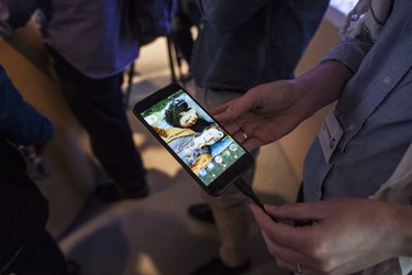 Members of the media examine Google's Pixel phone during an event to introduce Google hardware products on Oct. 4, 2016 in San Francisco. (Ramin Talaie/Getty Images)