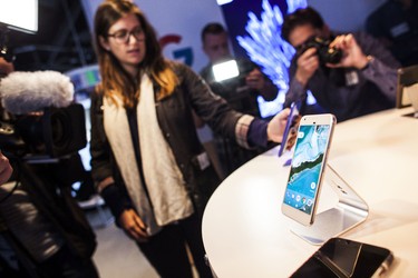 Members of the media examine Google's Pixel phone during an event to introduce Google hardware products on Oct. 4, 2016 in San Francisco. (Photo by Ramin Talaie/Getty Images)
