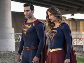 Tyler Hoechlin and Melissa Benoist in Supergirl.