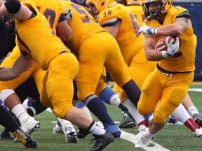 Queen's Gaels running back Jonah Pataki of Wallaceburg. (STEPH CROSIER/Postmedia Network)