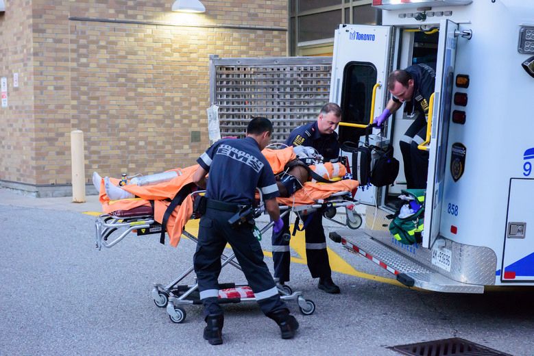 Two people shot in car in Etobicoke | Toronto Sun