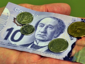 The current Ontario minimum wage is $11.40. The provincial government has proposed to raise it to $15 by the start of 2019. (IAN MCINROY/Postmedia Network)