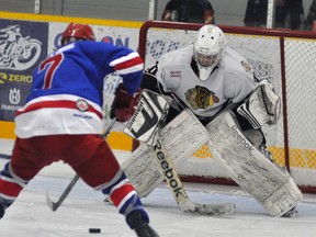 Mitchell Hawks’ goalie Graeme Lauersen (30) coolly stands his ground as Kincardine’s Dalton Hnatko (7) comes in on a partial shorthanded breakaway in the third period. Lauersen was up to the challenge on this play, backstopping a 3-1 win. ANDY BADER MITCHELL ADVOCATE