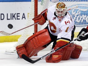 Calgary Flames goalie Brian Elliott keeps an eye on a loose puck during the second period of a game against the St. Louis Blues on Oct. 25, 2016, in St. Louis. (AP Photo/Jeff Roberson)