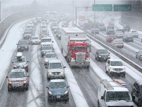 Traffic slows for winter weather in Ottawa. JEAN LEVAC / OTTAWA CITIZEN