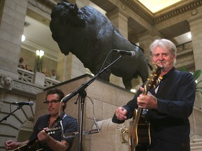 Musicians Bill Bell (left) and Tom Cochrane perform at the Manitoba Legislative Building on Monday. (Brian Donogh/Winnipeg Sun)