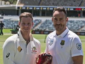 Australia’s Steve Smith (left) and South Africa’s Faf du Plessis pose during the test series in Perth, Australia. (AP/PHOTO)